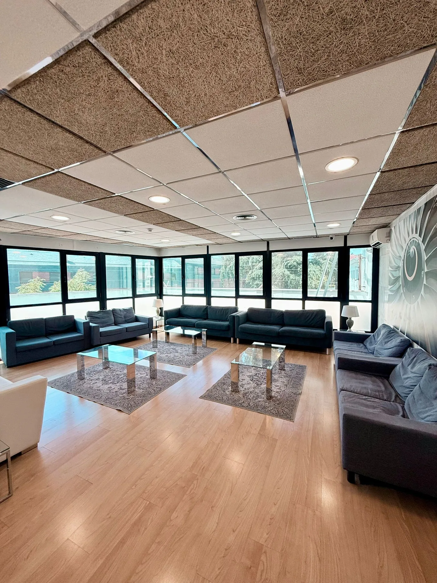 Recepción y sala de espera de Quantum Pío XII en el Hospital de Día Pío XII, Madrid